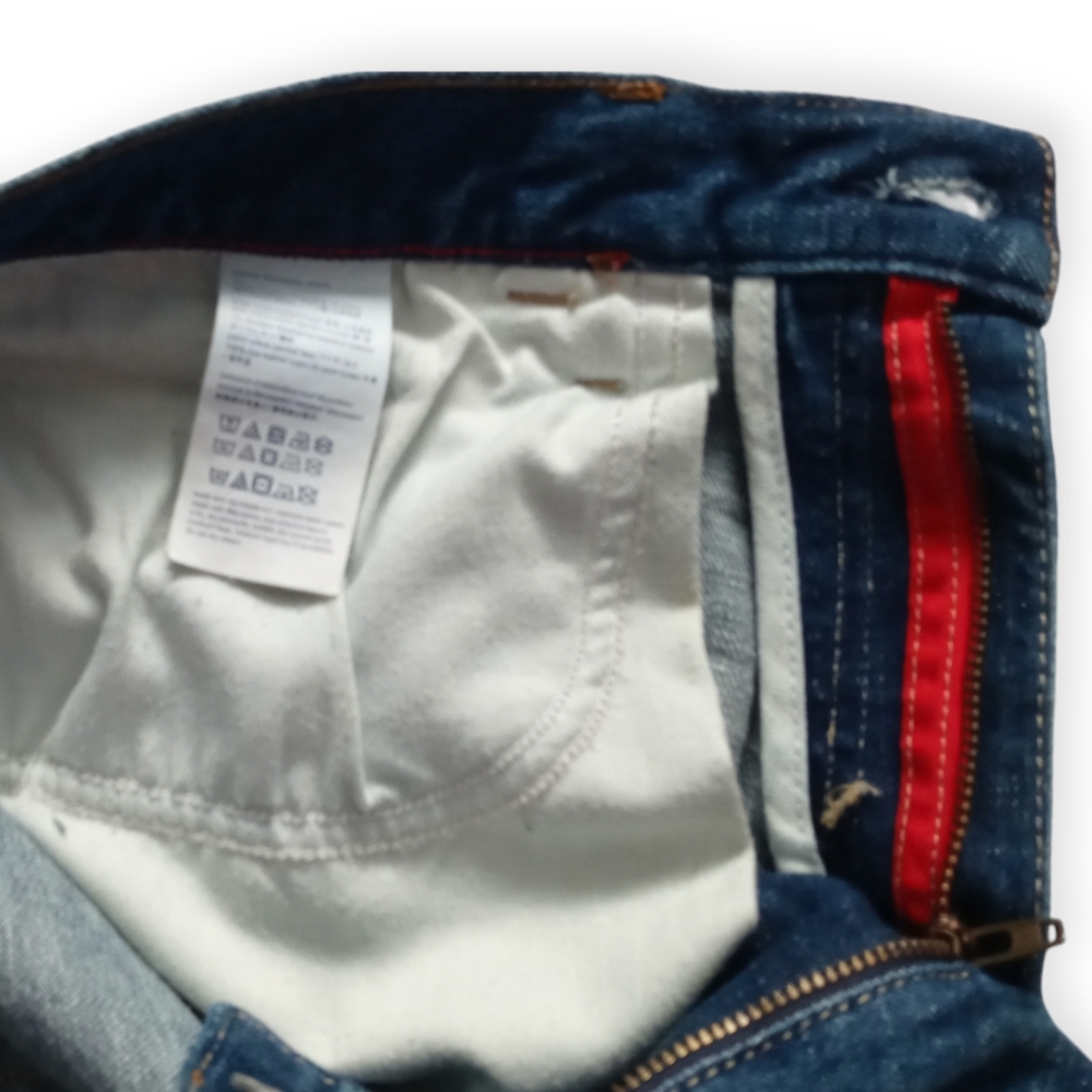 TOMMY HILFIGER MEN'S BLUE DENIM MEDIUM WASH DISTRESSED JEANS SHORTS. SIZE 32 - Picture 11 of 15
